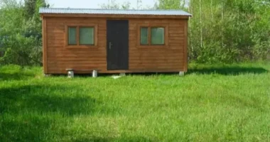 Что лучше: купить готовую бытовку или заказать под заказ