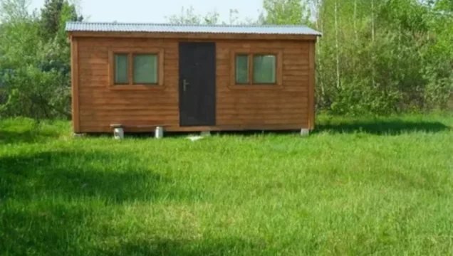 Что лучше: купить готовую бытовку или заказать под заказ